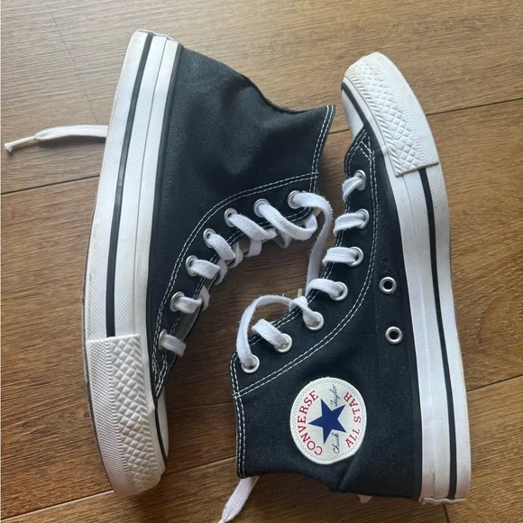 Converse women Black & White Chuck Taylor High Top Sneakers Size 7. - Picture 1 of 8
